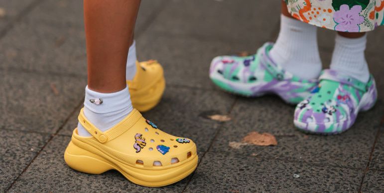 crocs street style